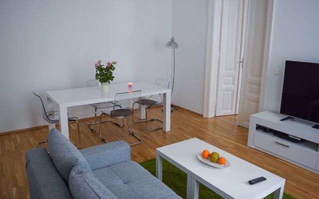 Modern apartment in Vienna near Danube