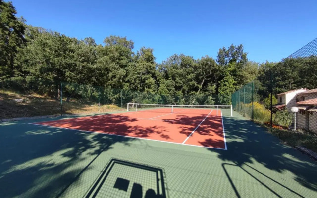 Maisonnette en résidence avec piscine et tennis