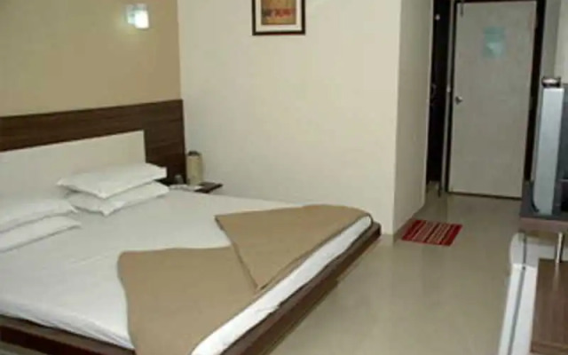 Hotel Savshanti Towers