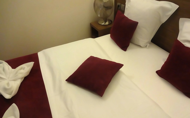 Hotel La Perle Montparnasse