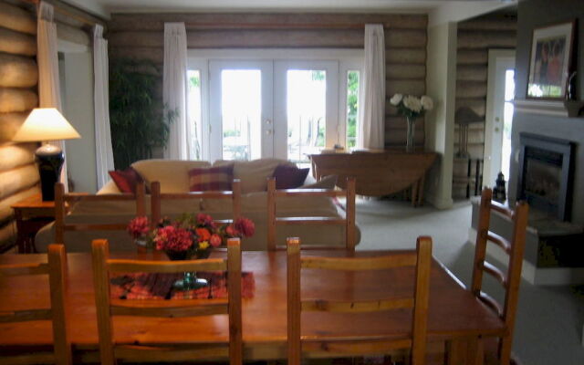 The Lodge at Weir's Beach