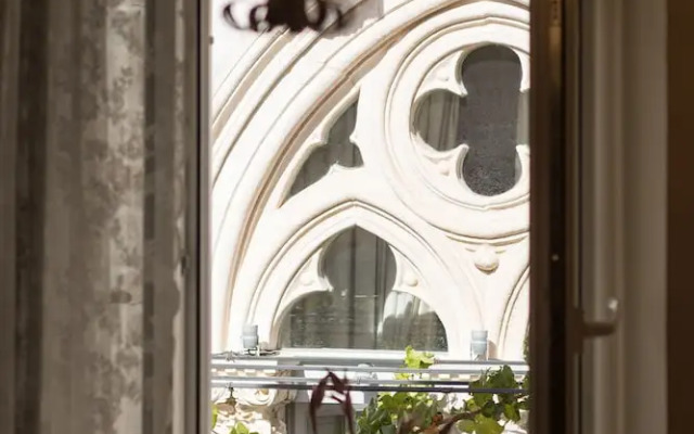 Apartments and rooms Perla