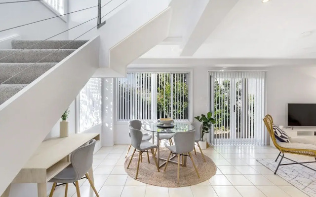 Sandcastles, 1/8 Ala Moana Way