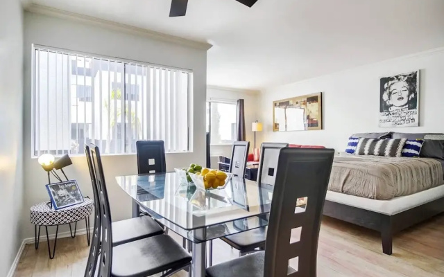 (70% off) - On Hollywood Walk Of Fame! - 2BR/2BATH - Free Parking! (D2)