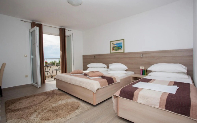 Nice Apartment in Drvenik With 1 Bedrooms and Wifi