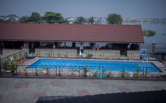 Benny Hotel
