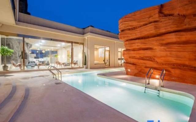 Floating Hideaway Mountain Stone Stream Hotel