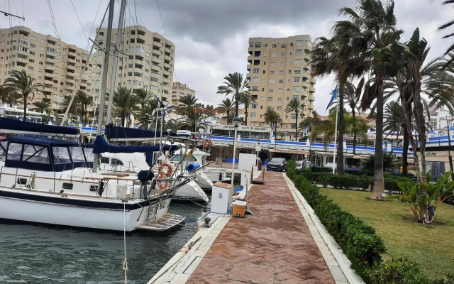 Central 2-Bed Apartment in Estepona Port