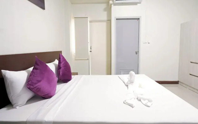 C Room Extra at Airport