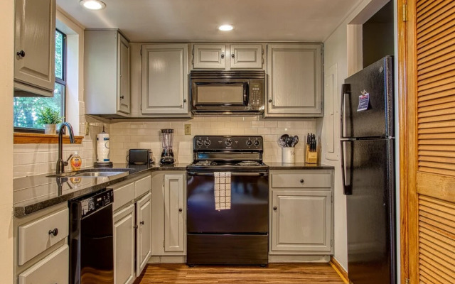 Pinecrest Townhomes-1K-2Q Unit-Renovated