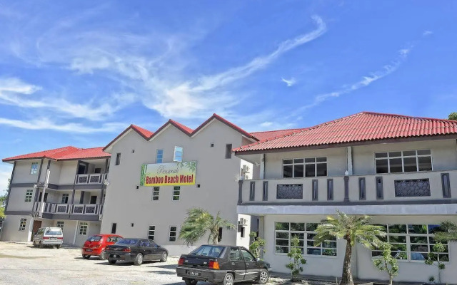 Penarak Bamboo Beach Motel