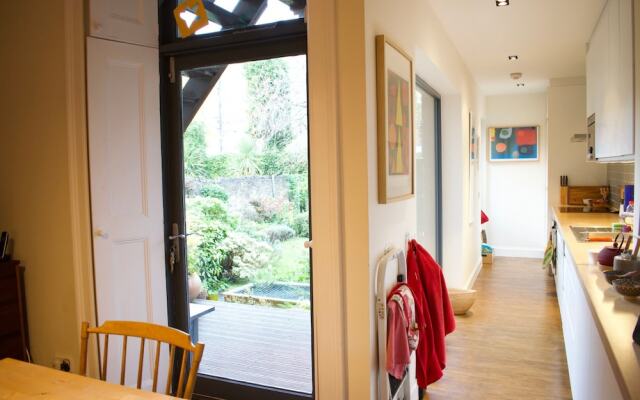 Stylish Georgian Apartment in Leith