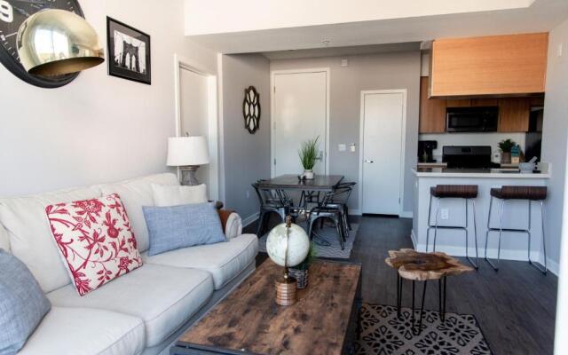 Santa Monica 2 Bed/ 2 Bath