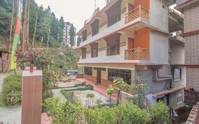 OYO 27709 Hotel Red Cherry