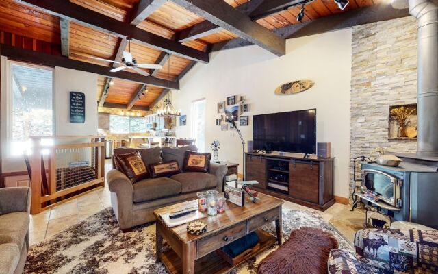 Mammoth Estates #140 2 Bedroom Condo by RedAwning