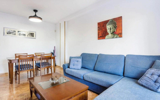 Apartamento con terraza y piscina