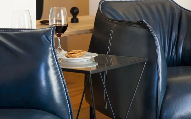 ALTIDO Charming 2BR Apt w/balcony&city views, in Graca