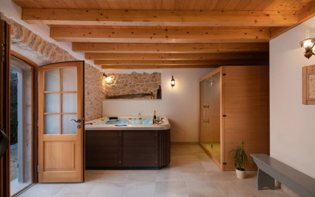 Rustic luxury villa Fulmin