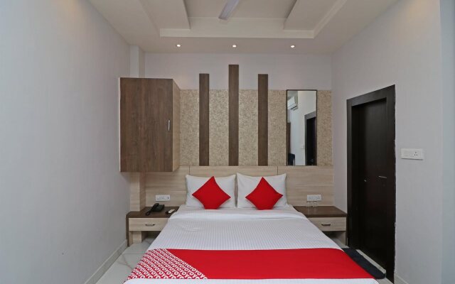OYO 7044 Hotel Megha