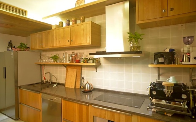 Rock & Wood Cozy House