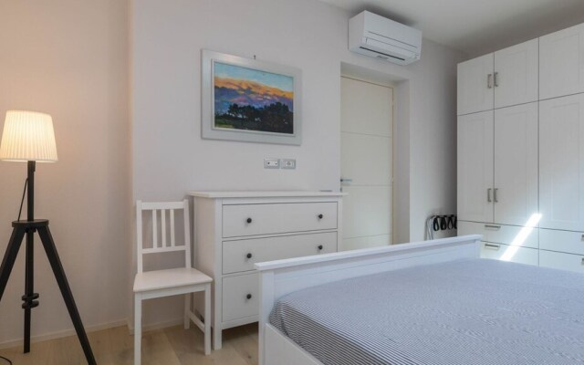 Luxury Apartment in Modern Villa Unit 1