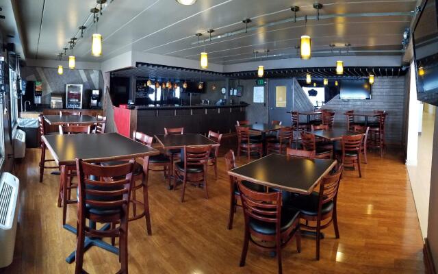 Red River Inn and Suites Fargo
