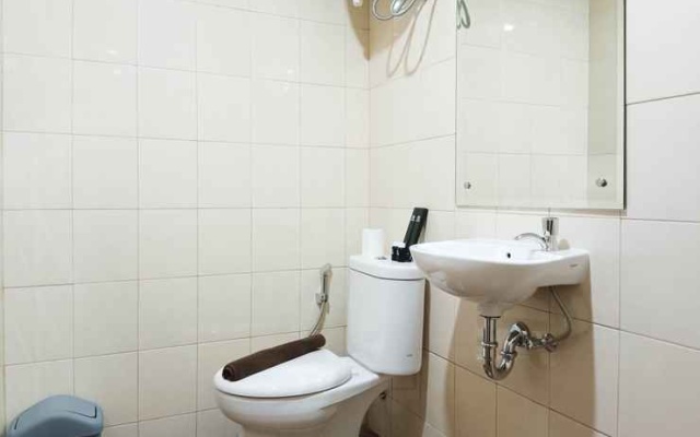 Comfortable and Spacious 3BR Vida View Makassar Apartment By Travelio – Bathroom – Makassar
