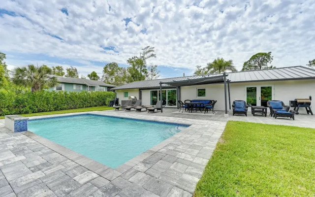 Naples Escape w/ Furnished Patio & Private Pool!