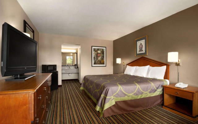 Howard Johnson Rio Ceballos Hotel y Casino