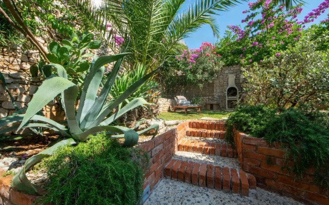 Three-Bedroom Holiday Home in Sutivan