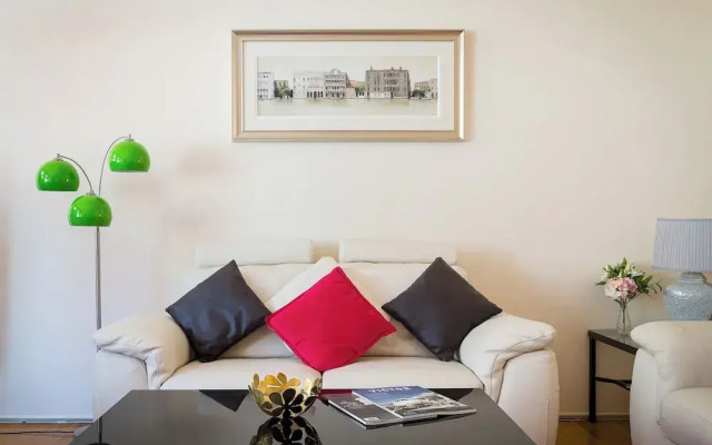 Spacious 2-bedroom Apartment in Mayfair