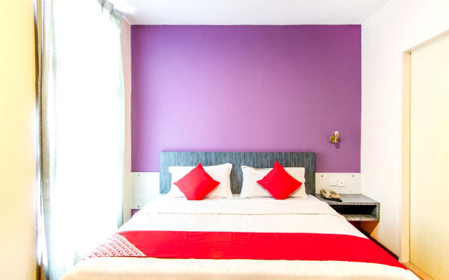 Super OYO 43930 Hotel Esplanade