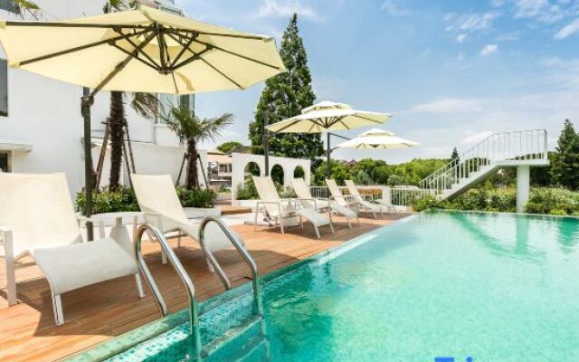 Shanghai Senbo Garden Resort Hotel (International Tourism Resort Area)