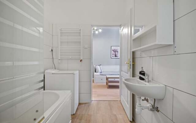 Venus Apartments  - Akacfa street II