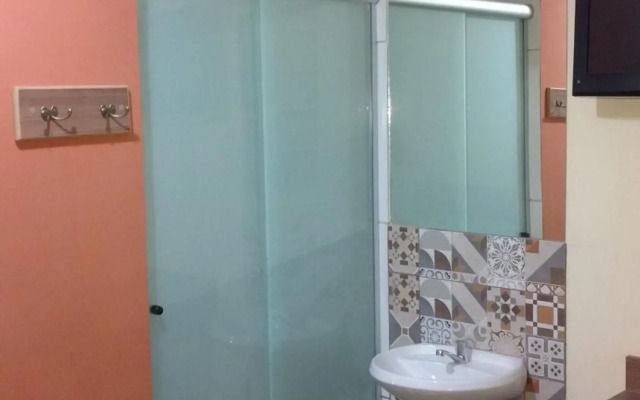 Lotus Hotel & Hostel