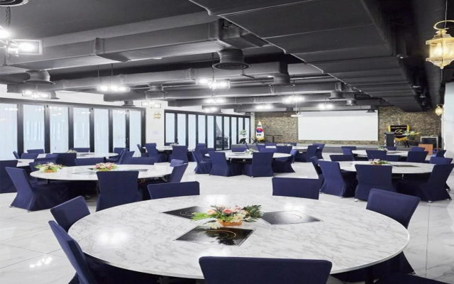 Golden Tulip Incheon Airport Hotel & Suites