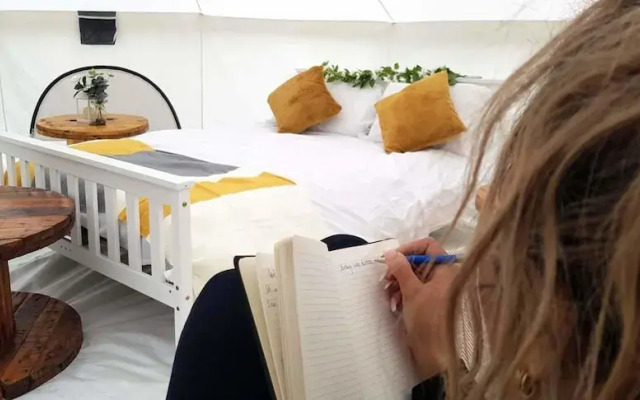 Luxury 4 Person Glamping Tent-Campsite