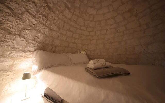 TD I Coni di Pinur Trulli With Scenic Valley View