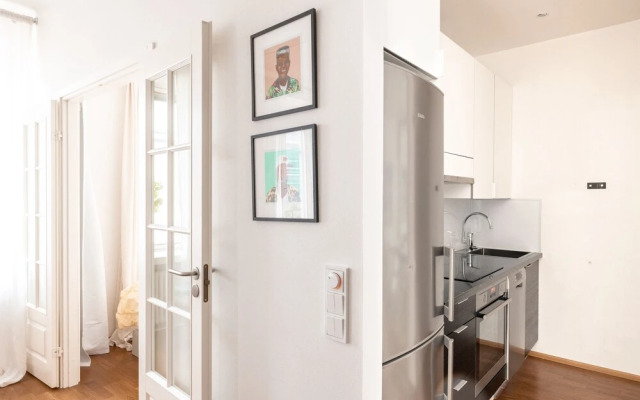 2ndhomes Cozy & Modern Top Floor Home