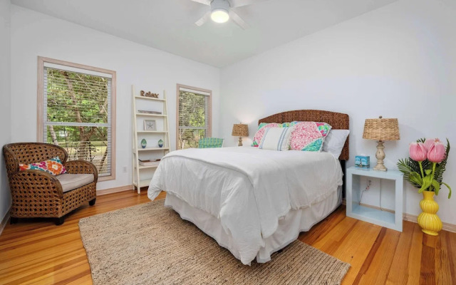 Secluded Waterfront Retreat for 23 Dock, Pets OK