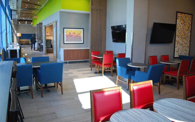 Holiday Inn Express Vancouver Airport Richmond, an IHG Hotel