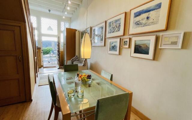 16 Clarence Hill - Iconic Dartmouth House with Enchanting Garden
