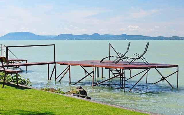 Balaton A2032