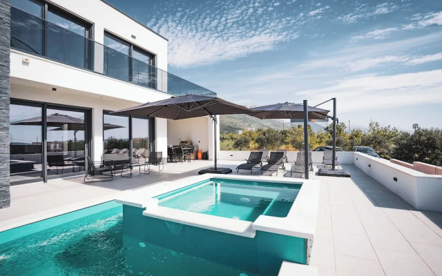 Villa Just be Happy by Trawelltopia