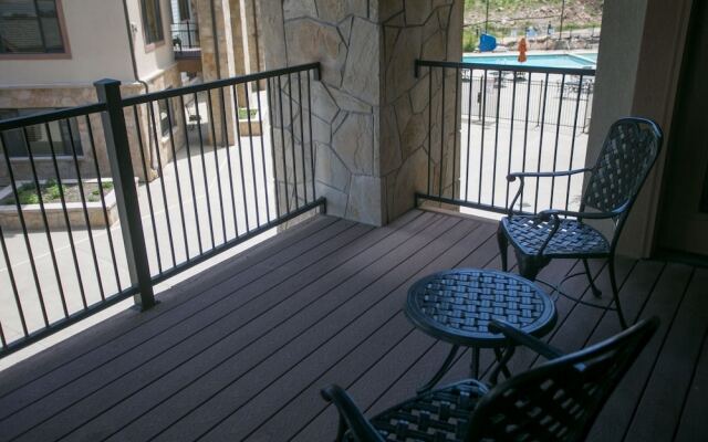 Silverado Lodge with Fireplaces and Pool Views by RedAwning
