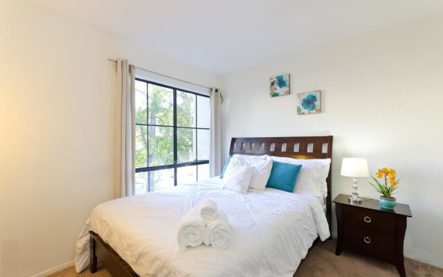 LA037 2 Bedroom Apartment By Senstay