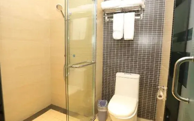 Qianhui Hotel (Chongqing Daping Longhu Times Tianjie Store)