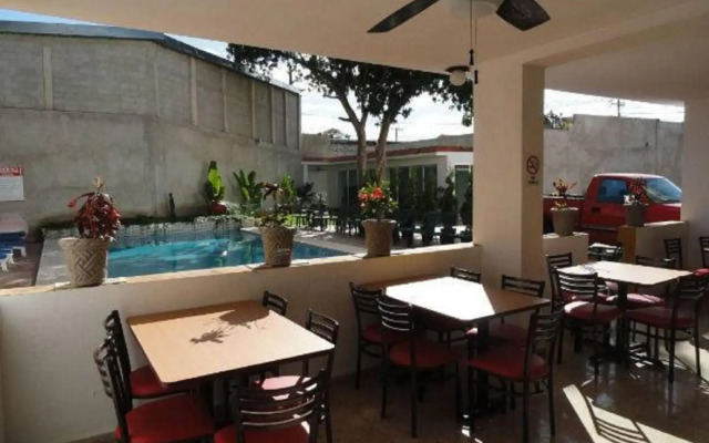 Las Dalias Inn