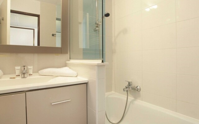 24m At 200m From Beach Residence With Pool