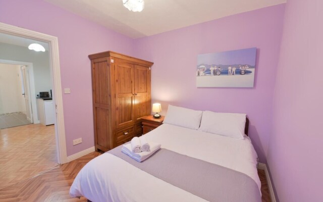 10mindrivecliffsofmoher-cozy2br-parking-wifi